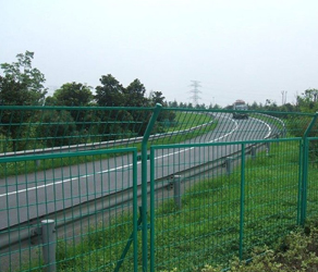 公路護(hù)欄網(wǎng)